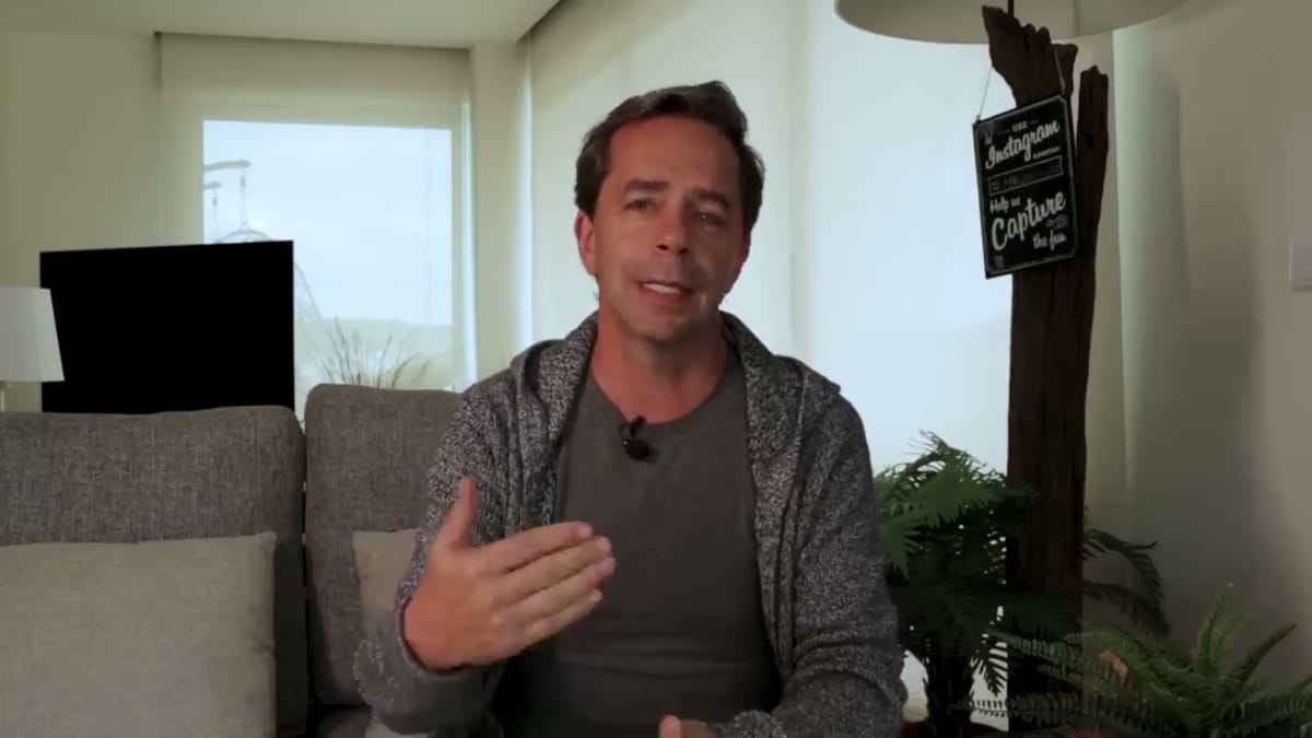 A importância de não despedir durante uma crise | CEO at Home